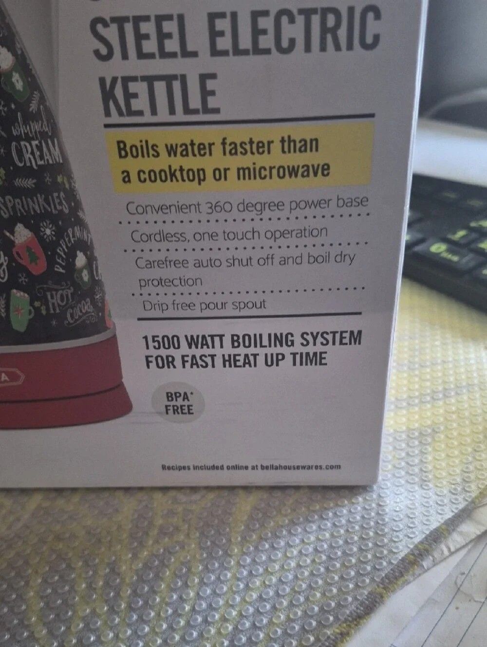 bella Red & Green Holiday-Themed Electric Kettle